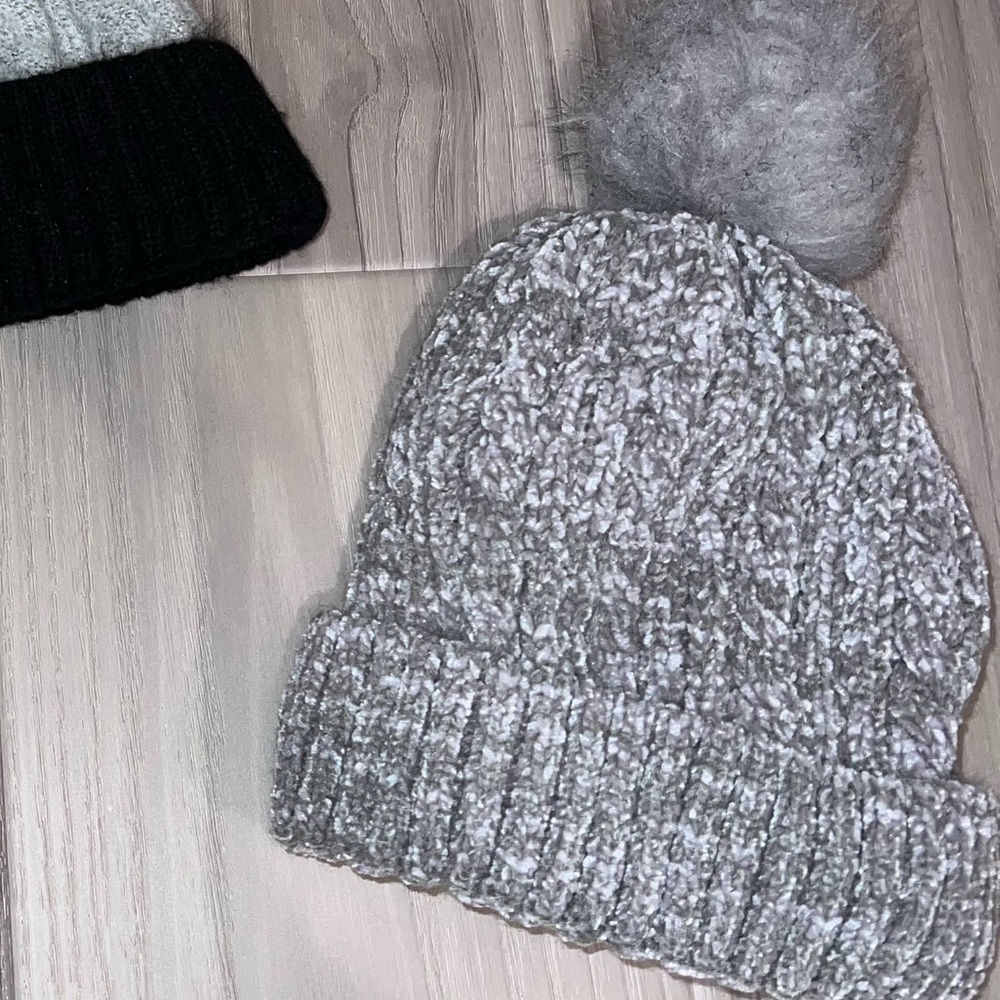 Set of three beanies - Picture 3 of 5